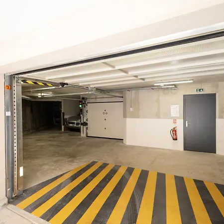 Smart Monaco Holiday, 6 Pax, Rickeys Apartment